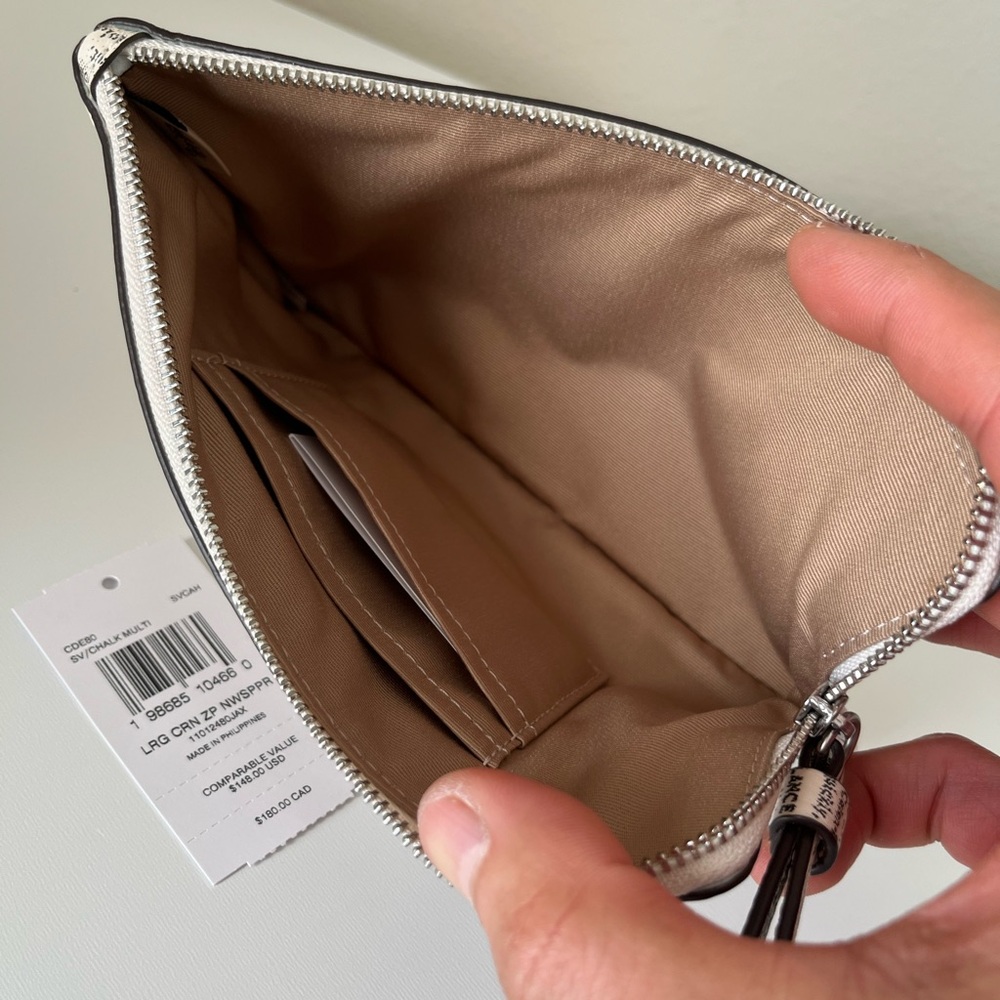 Coach Large Corner Zip Wristlet With Newspaper Print🎈🎈 - Picture 5 of 6